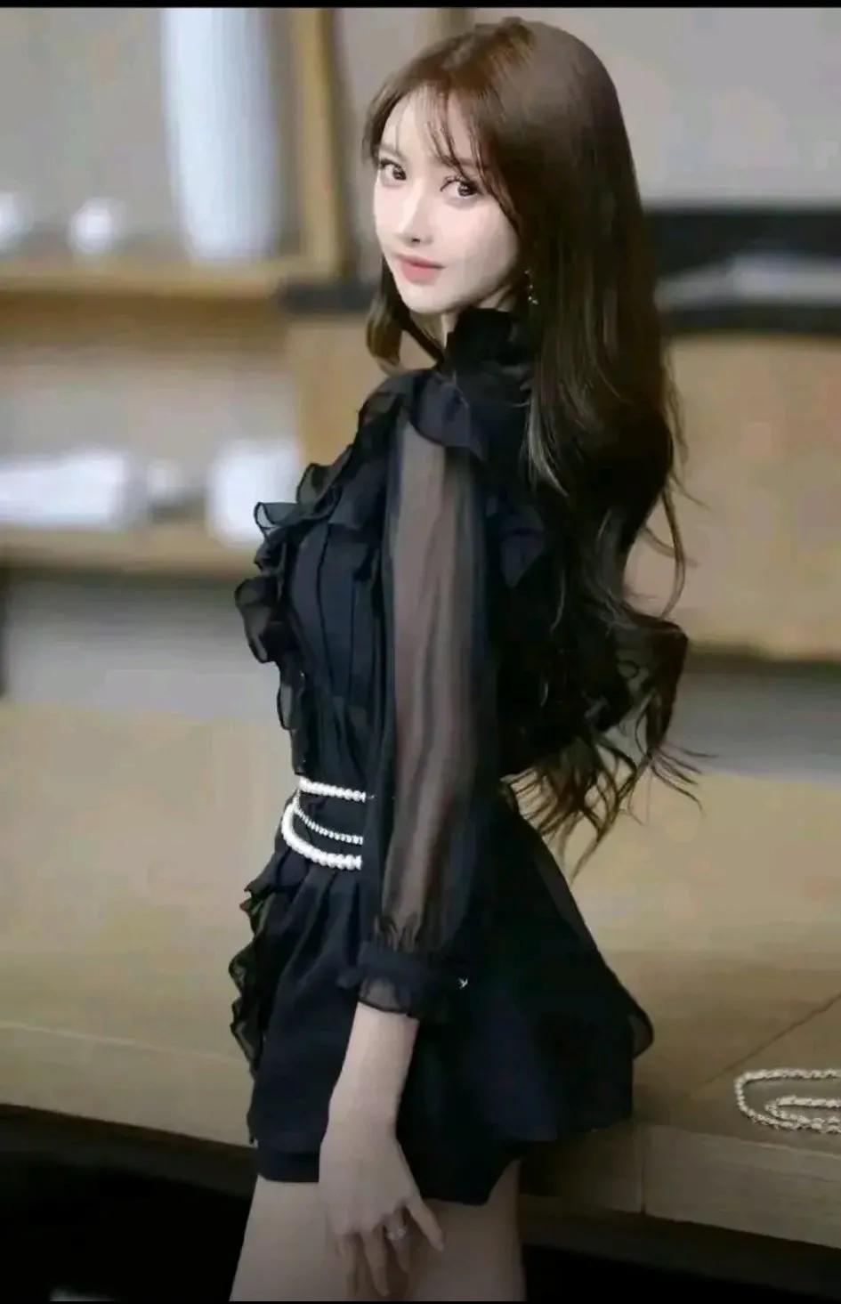 叶柯作为黄晓明的女友，简直不作死就不会死，雷人雷语令人贻笑大方：

1.我从来不
