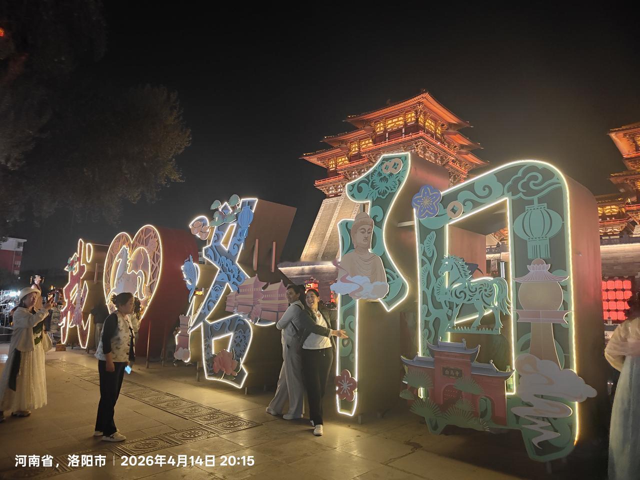 摄影对于我来说，不仅是一个兴趣爱好，也是友谊的桥梁。
2025年在木香花开时节。