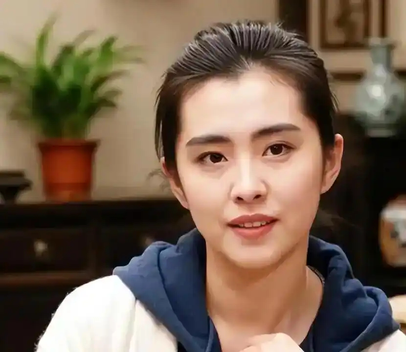 王祖贤回应容貌话题：我都60岁了，大家还在讨论我的长相，我一出现他们还以为我是十