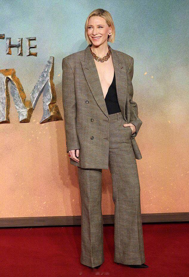 凯特·布兰切特出席《指环王：洛汗之战》英国首映礼。 