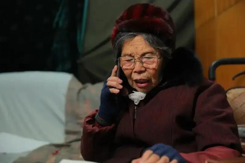 96 岁的老奶奶啊，用 10 年的时间还清了 2077 万。这是一个中国的优秀传