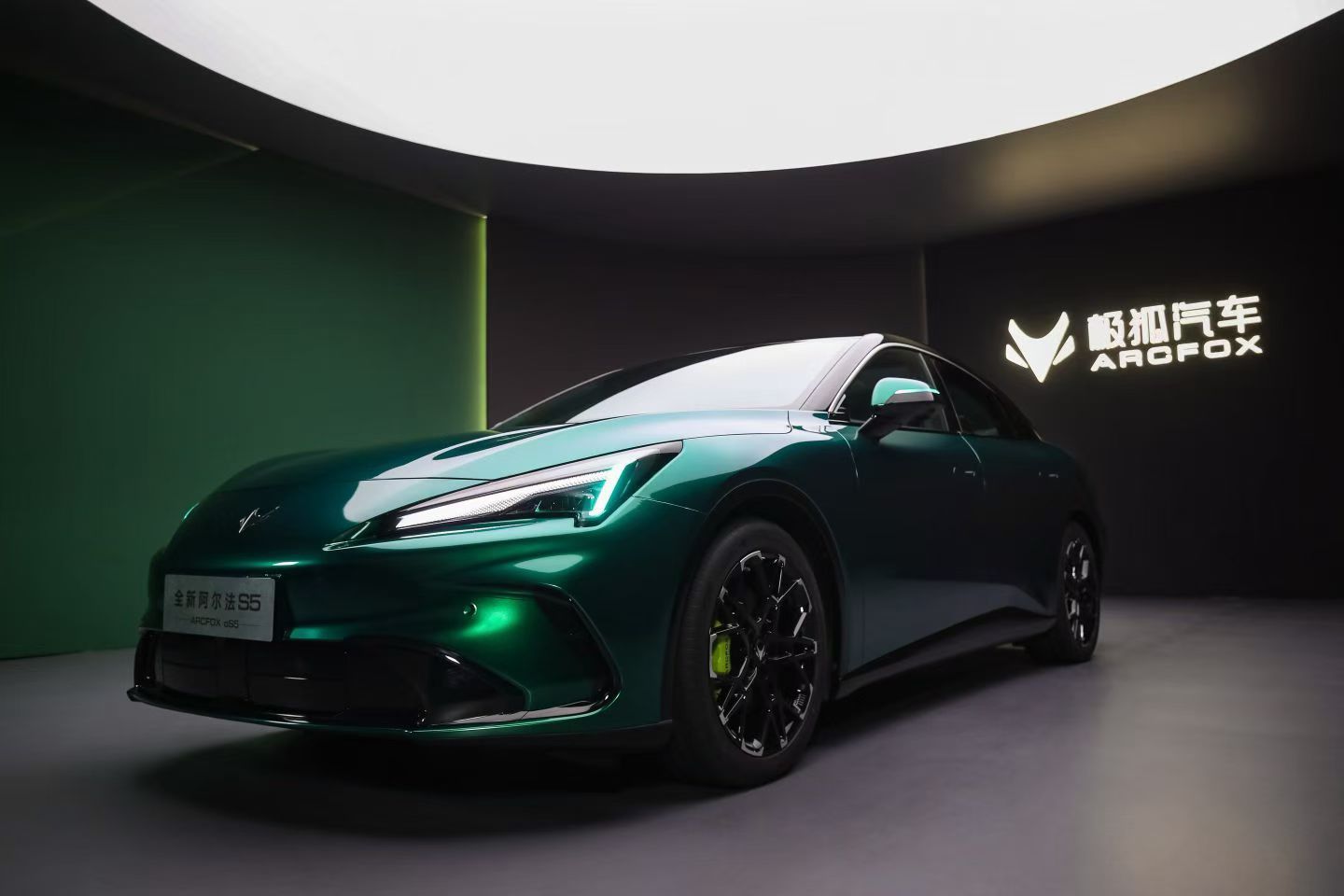 全新极狐阿尔法S5，确实扎眼！3月1日，即将扑面而来～百家车坛