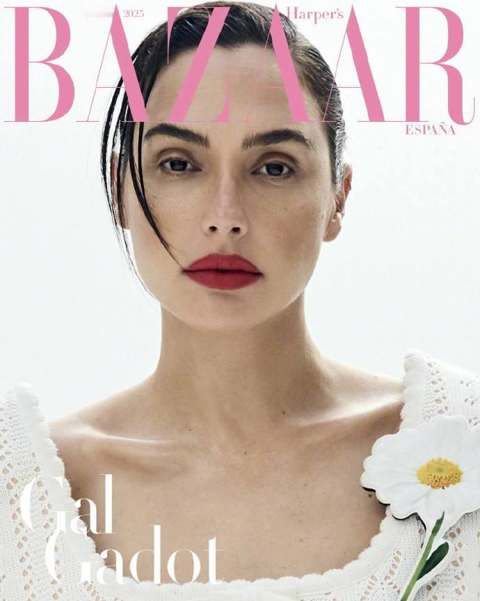 盖尔加朵 登上《Harper‘s BAZAAR》杂志西班牙版三月刊封面，她在3月