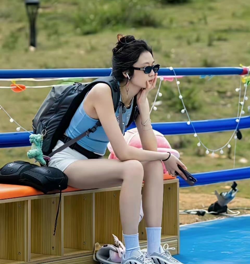 【论腿长，我出孙千】
172cm身高+111cm腕线过裆的逆天腿长，九头身比例直