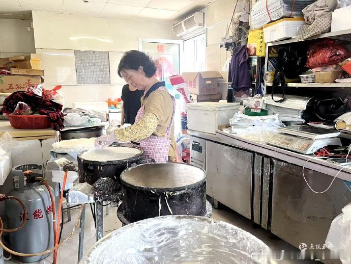 台州玉环的端午仪式感包粽子、挂艾草、制香囊各类民俗轮番上演，传统习俗完整保留，满