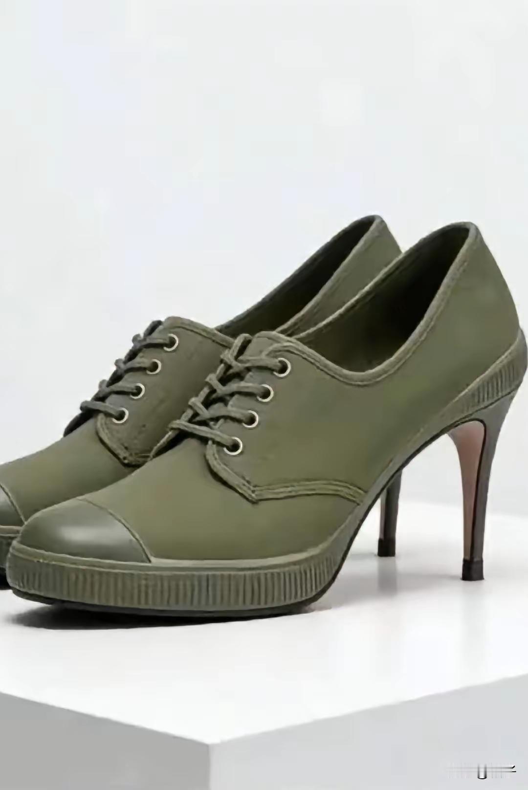 联想到新势力汽车的融合能力，这样的高跟胶鞋用不用向前辈们交点专利费啊？按文学作品