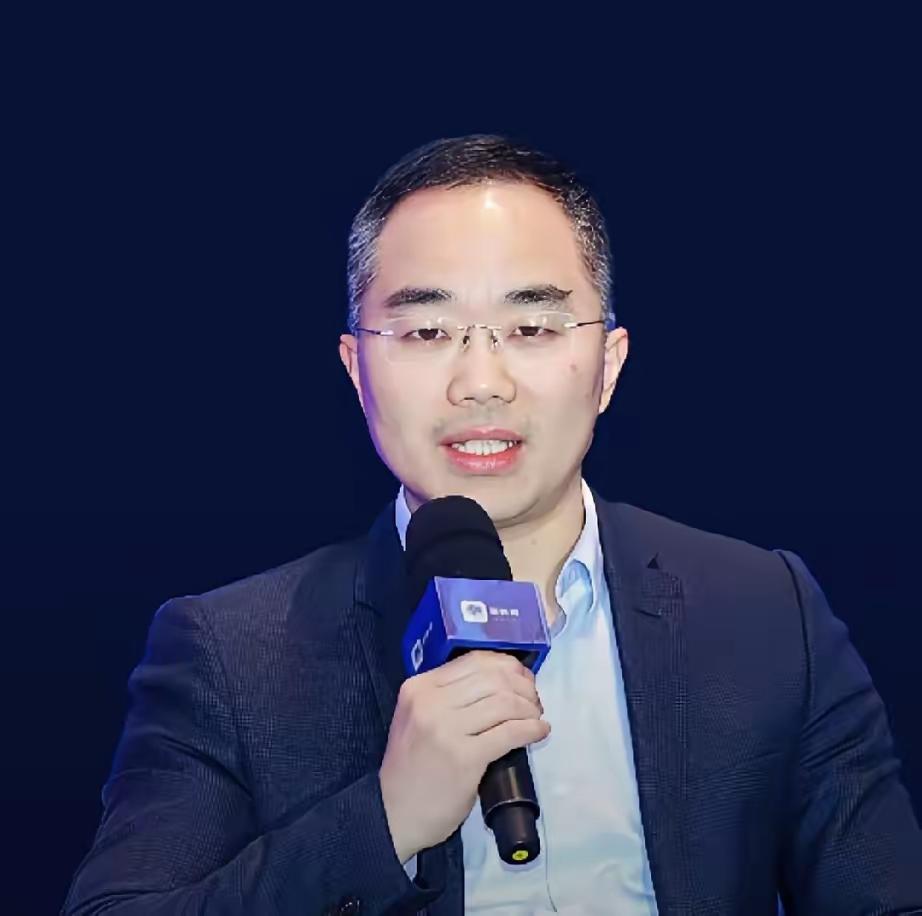 杭州酒局事件中，赵海峰和郁廷栋已经被刑事拘留，可还有一个人不该被轻轻放过。他就是