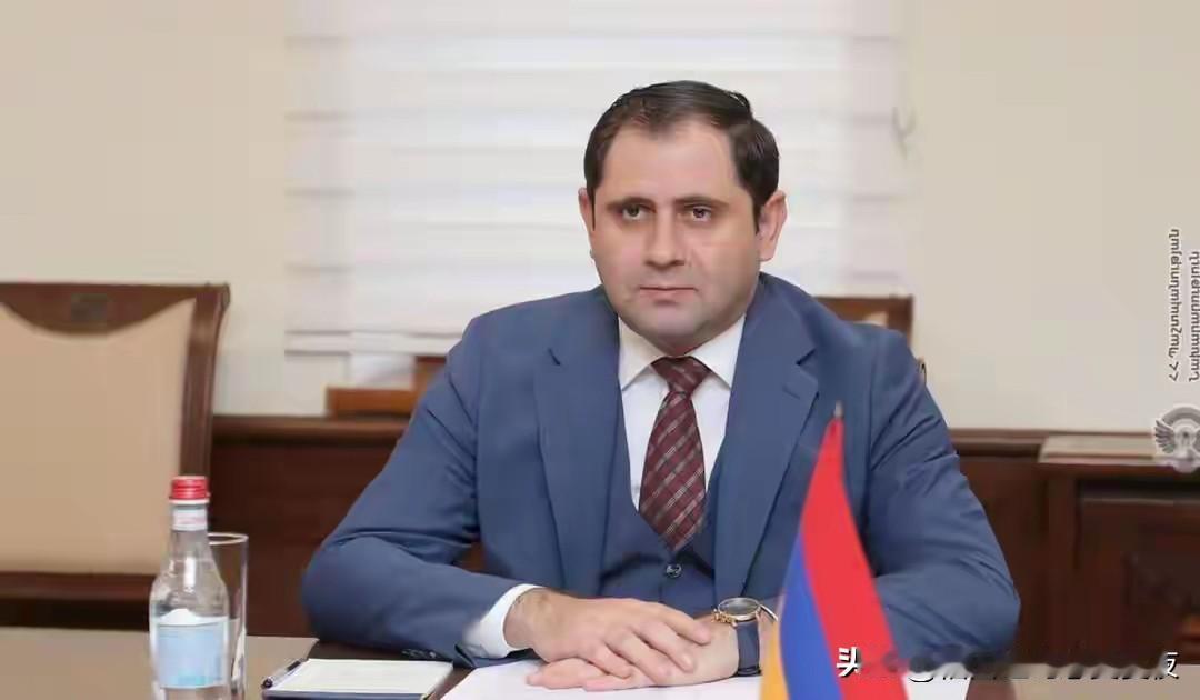 印度白高兴一场，亚美尼亚防长公开辟谣，贵贱都不买印度战机