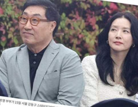 “大长今”李英爱携75岁丈夫亮相！相差20岁同框冻龄状态惊艳全网