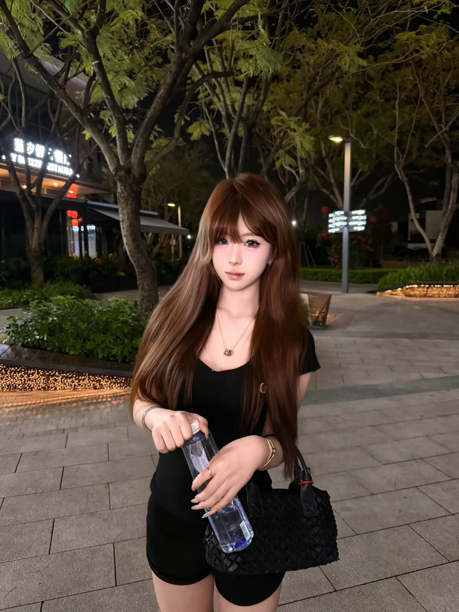 幸福从来都不需要大肆宣扬 当某一天看见那双眼睛笑的像小时候一样明媚 这...