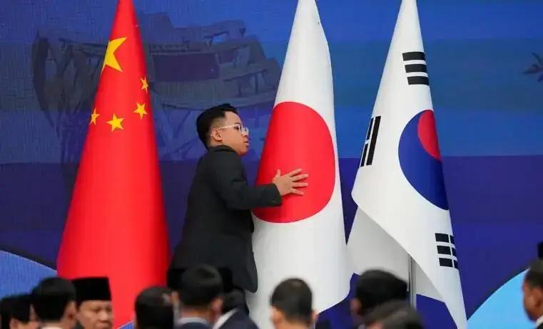 高市想见中方又被拒了！这次连中日韩都受牵连！三国领导人会议都开不成。日本原计划。