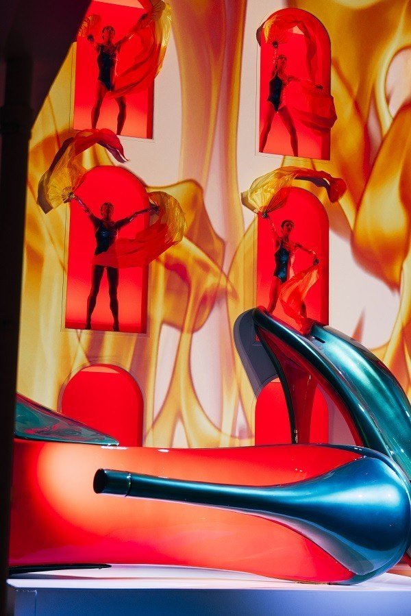Christian Louboutin路铂廷携手艺术总监David LaChap