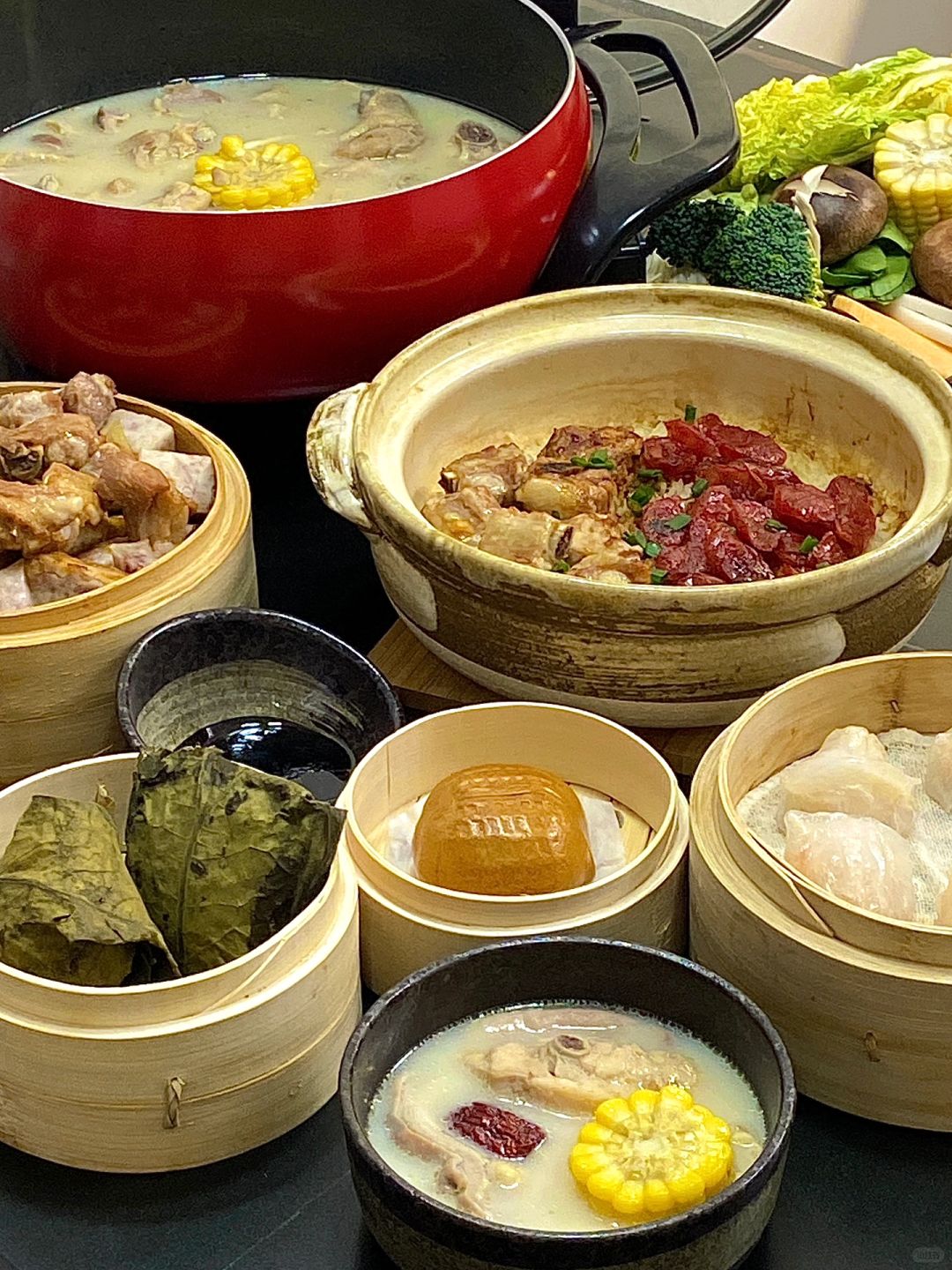 晚餐｜排骨腊肠煲仔饭和鲜美猪肚鸡汤锅🥢