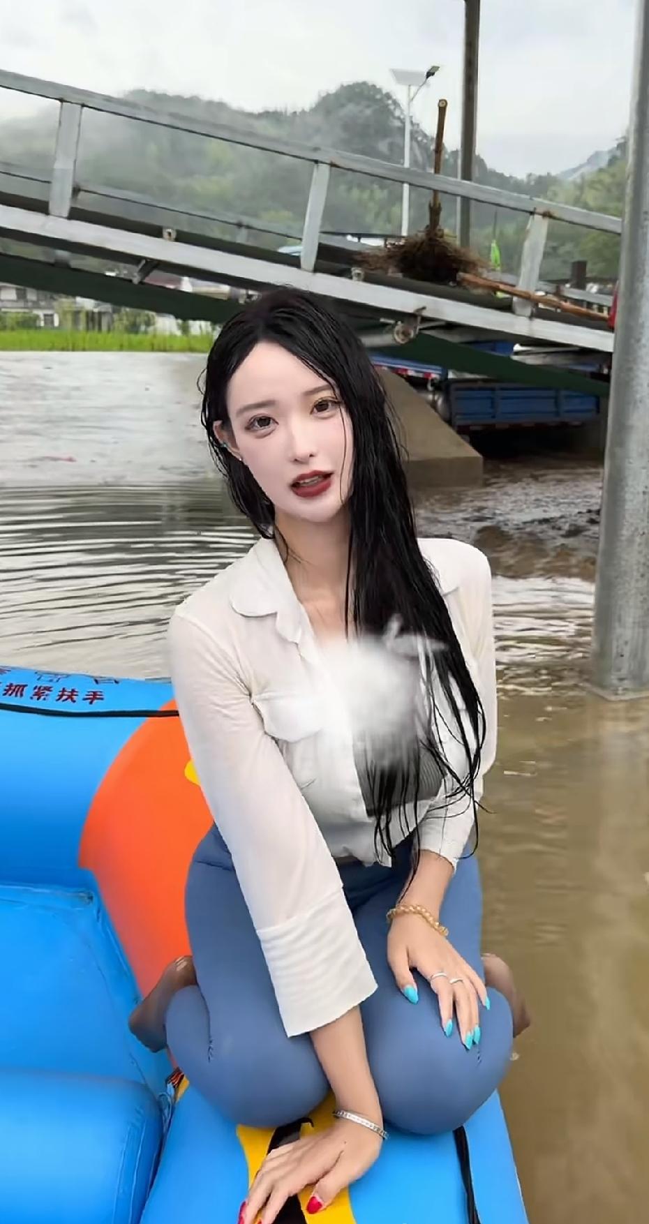 怎样穿搭知性又显身材?