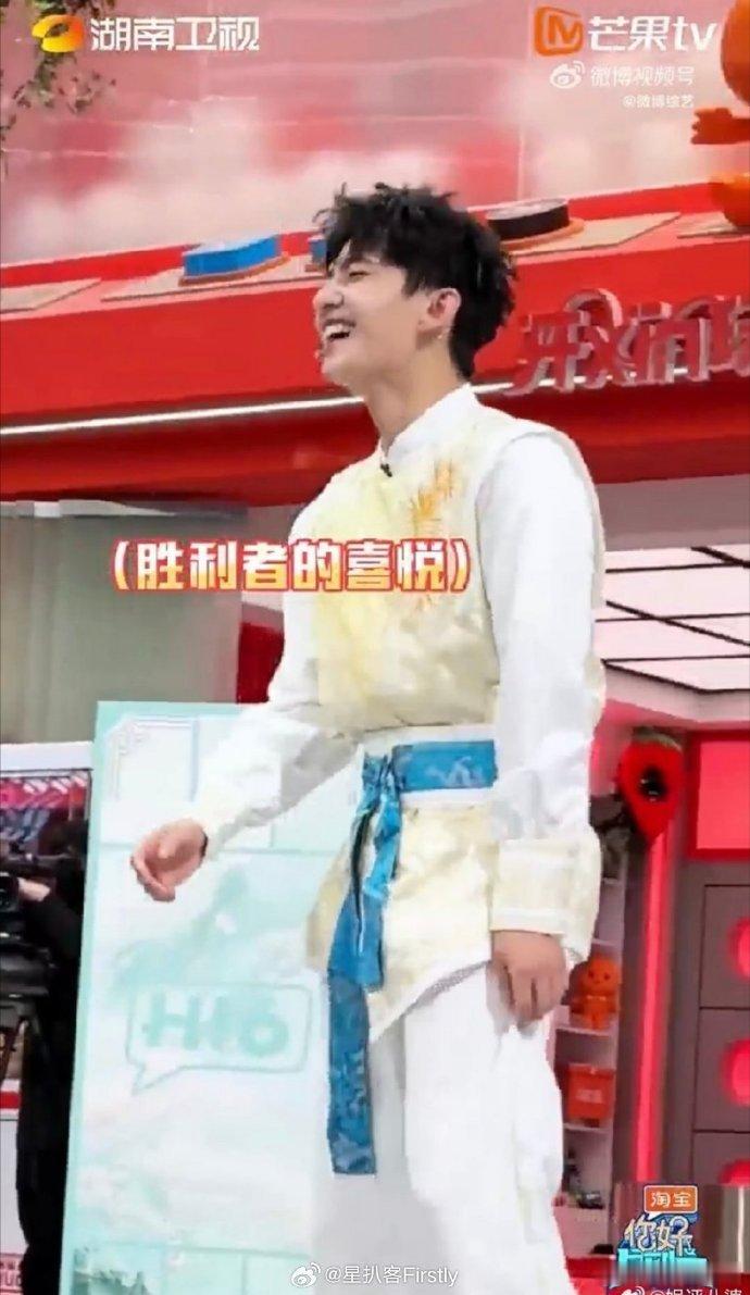 杨洋杨迪泼水泼急眼了 家人们，好六街这场凡人修仙版泼水大战简直绝了！杨洋、赵小棠