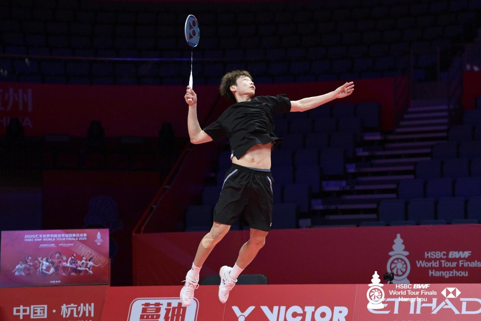 蒋振邦/魏雅欣适应场地📷cr：赛事组委会2025年世界羽联年终总决赛