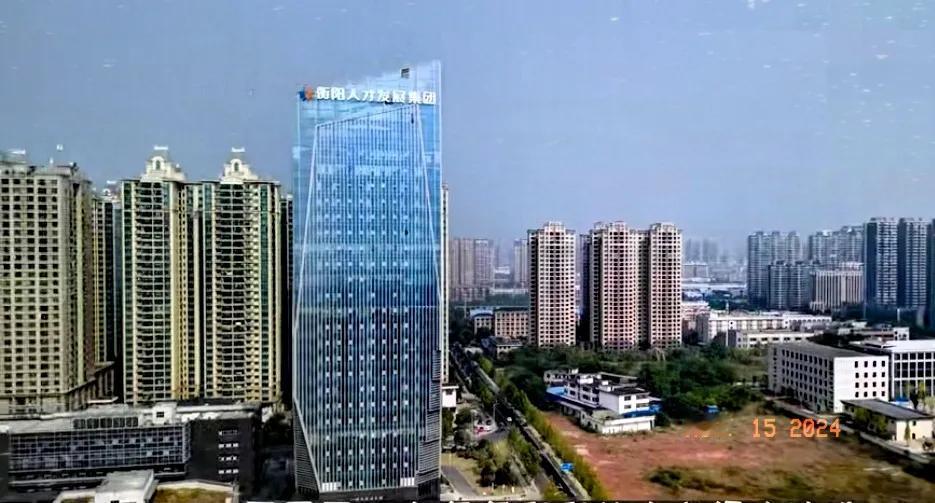 从衡阳市区城市建设环境来看，以下这些图片都是属于衡阳华新高新区一带，这片的区域环