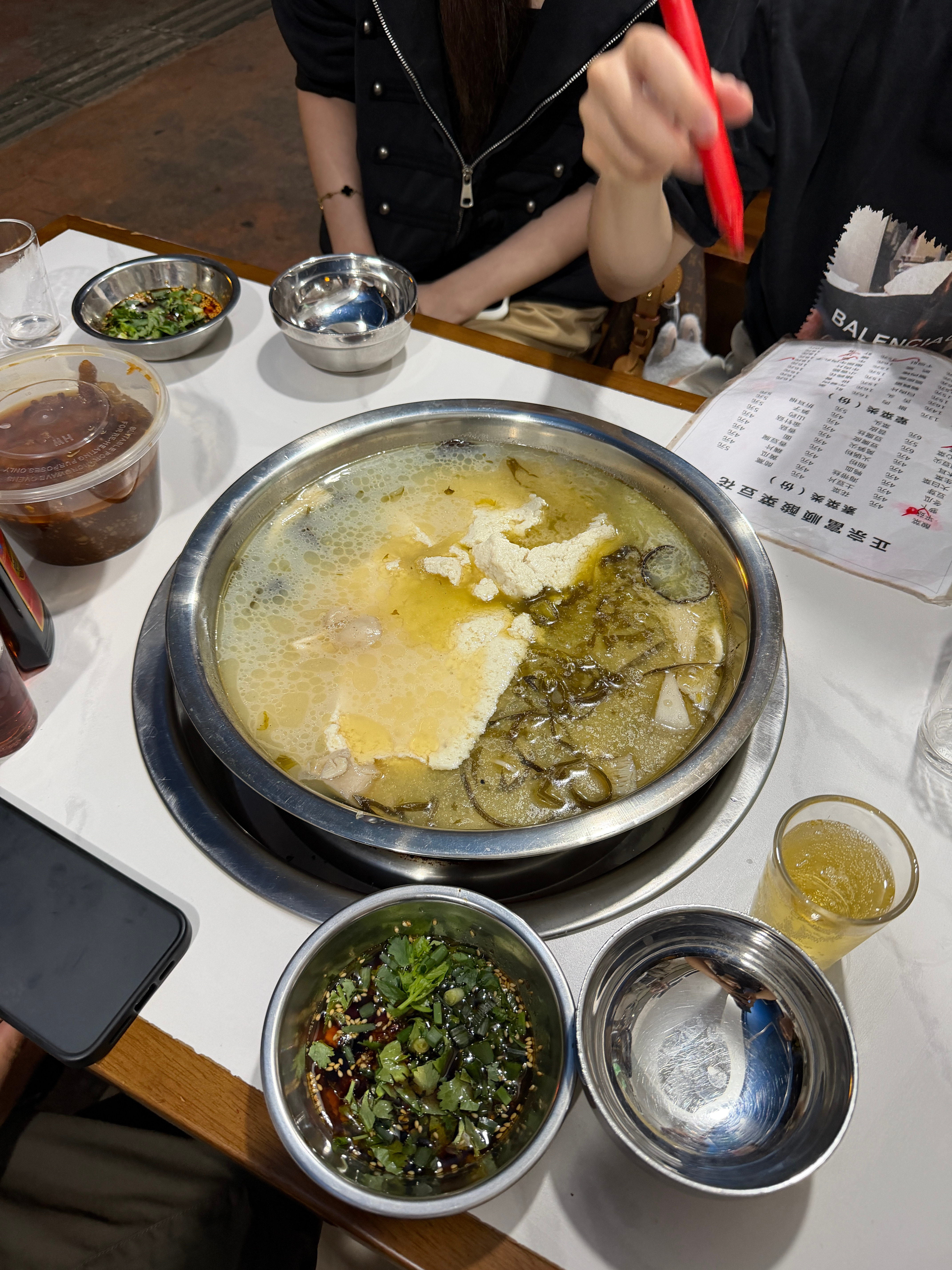 成都的朋友说带我去吃一个肯定没吃过的成都地道美食 ——荤豆花 你们听说过吗～[馋