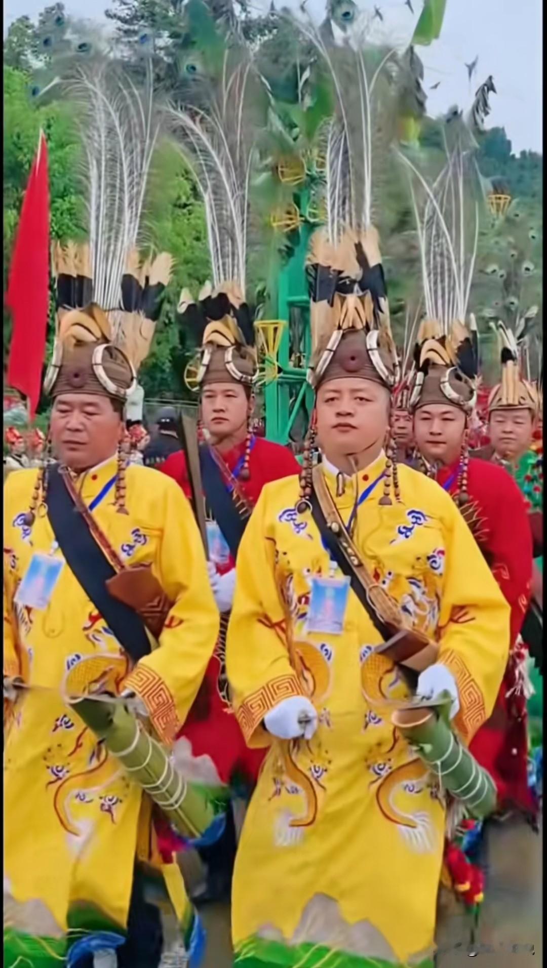 目瑙纵歌爆火，为什么各地跟风的“颂歌”很难复制？
 
《目瑙纵歌》借着半夏水玉的