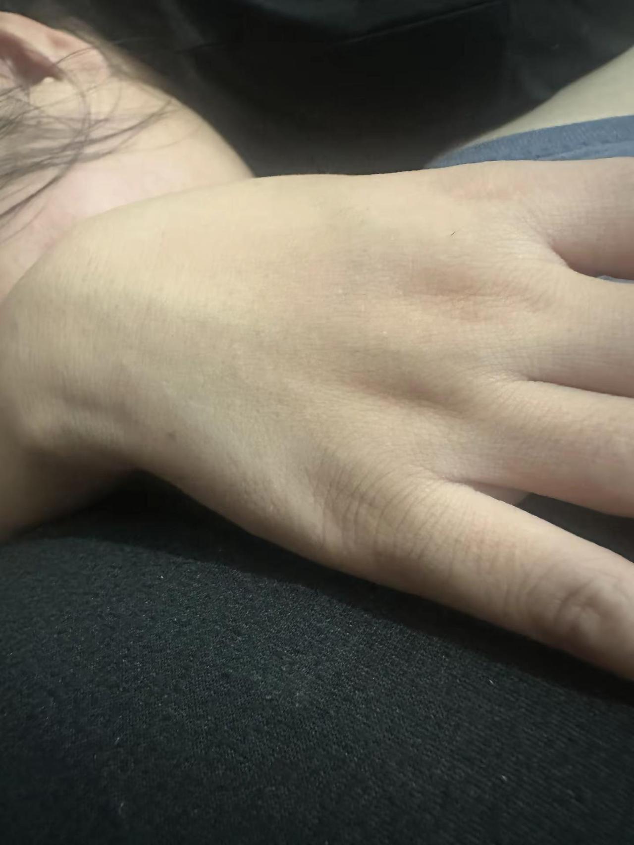 女友的手变了