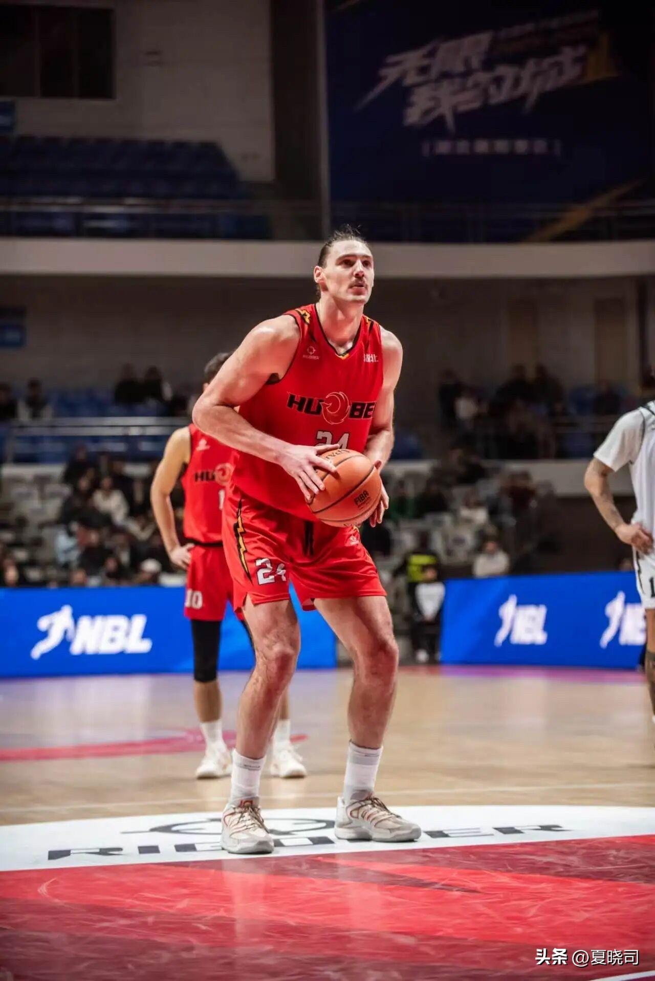 山东男篮力争下周为其完成注册，尽快出战比赛，外援斯蒂尔本周五抵达太原与高速男篮会