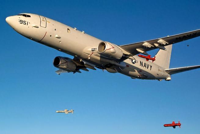 从航母到单车：美军“秀肌肉”背后的全球霸权透支 如果说现代地缘政治是一场大型真人