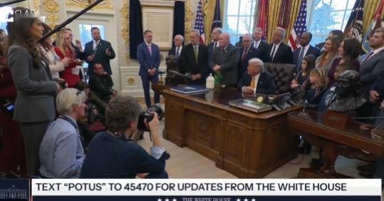 【特朗普：我不能指望丹麦能够抵御住攻击。 记者：丹麦曾与美国并肩作战于阿富汗。特