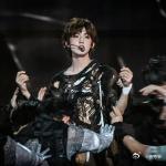 张泽禹好身材就是要展露 别家爱豆秀身材要刻意摆拍，张泽禹连擦汗都像在拍大片！运动