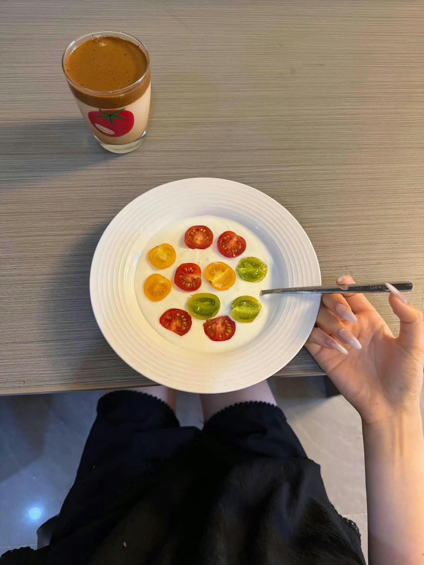 有人告诉我：“运动应该是对你的身体能力的庆祝，而不是对你吃东西的惩罚。” 