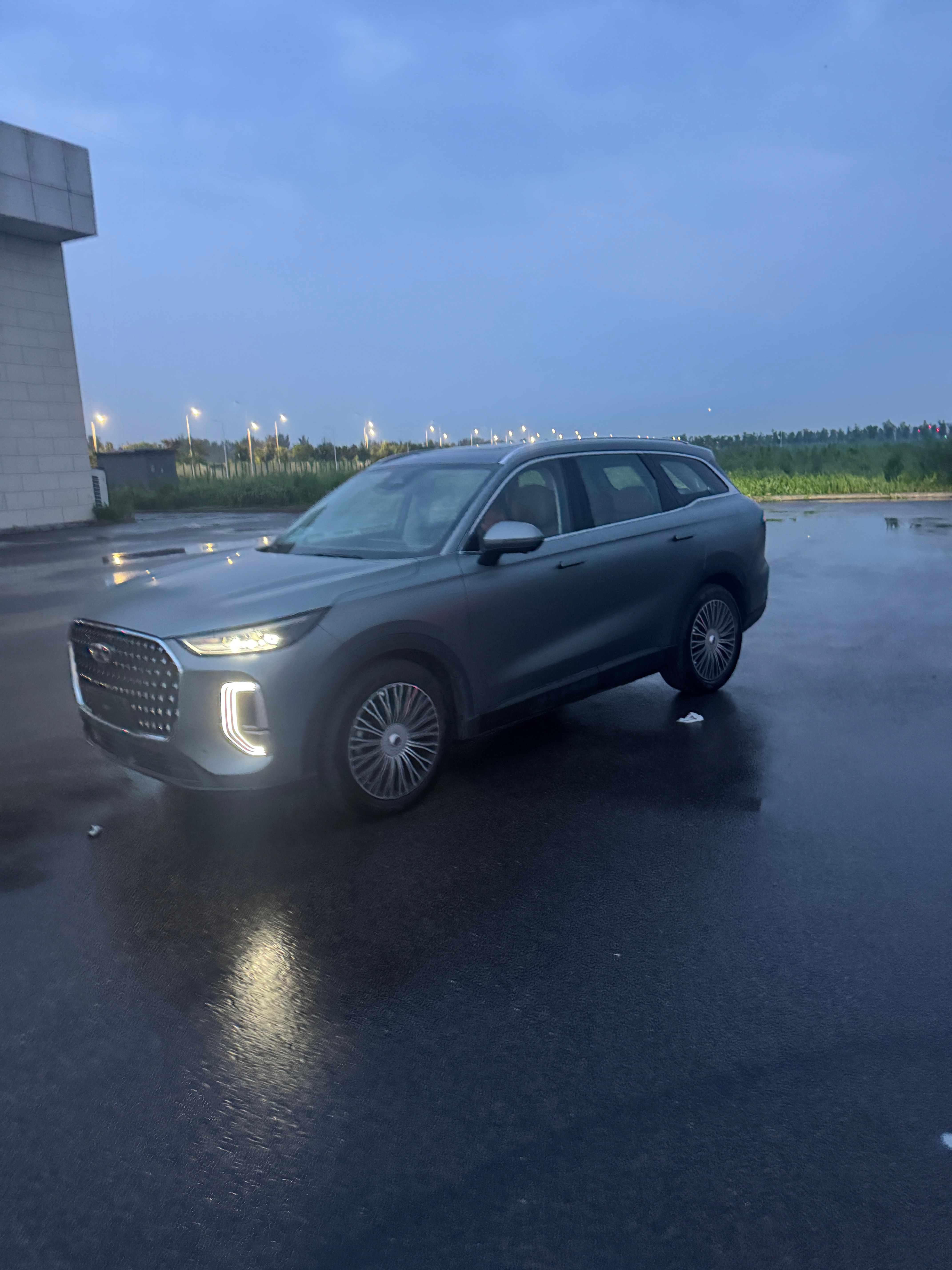 又是突降大雨今天的三辆车居然都赶在天黑之前拍完了[浮云][浮云][浮云][浮云]