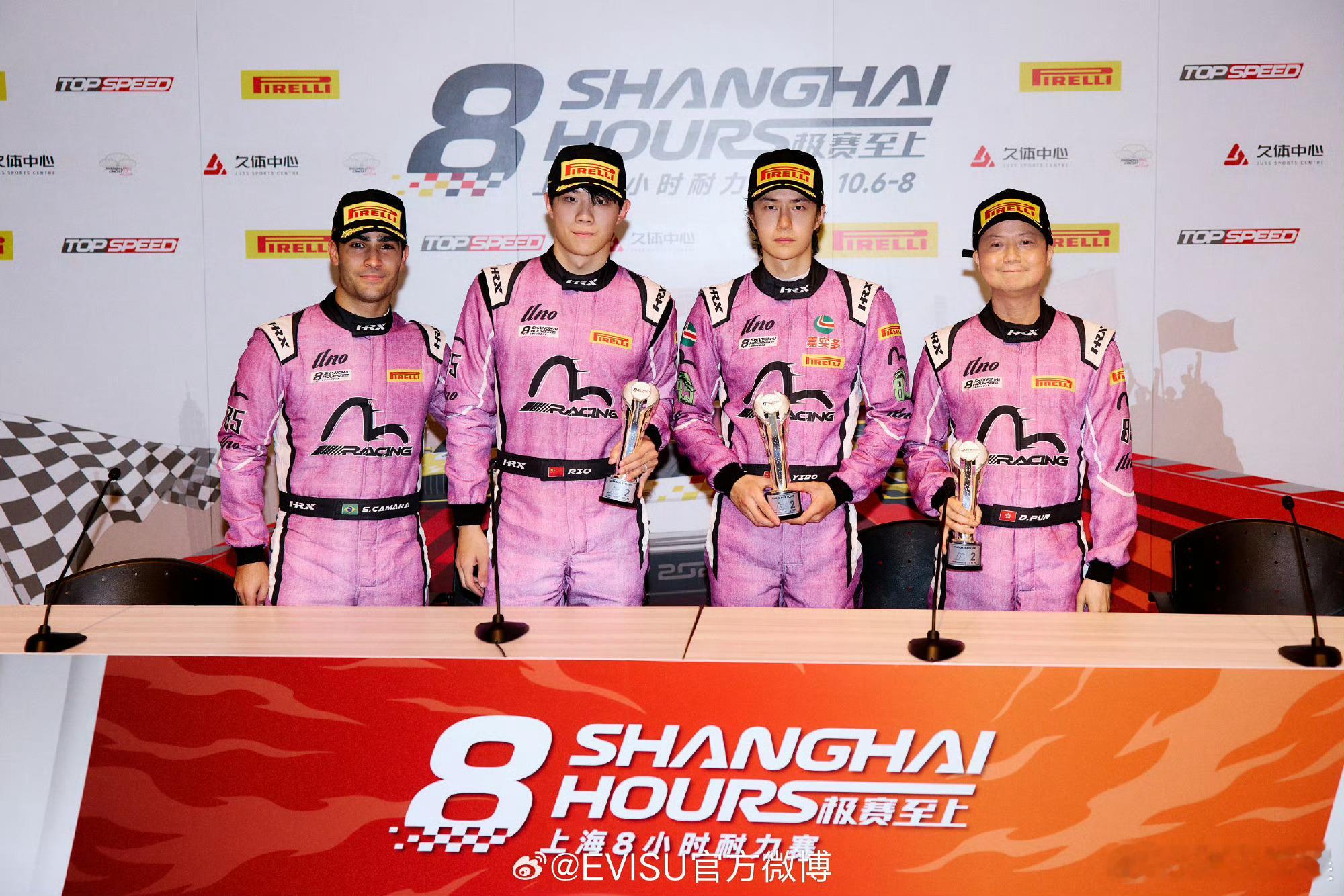 王一博亚军合照王一博上海8小时首战告捷王一博上海8小时首战告捷，nice，👍?