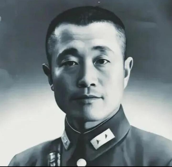 说起淮海战役，很多人都听过杜聿明晚年一句感慨：

自己不是败给共产党，而是败给毛