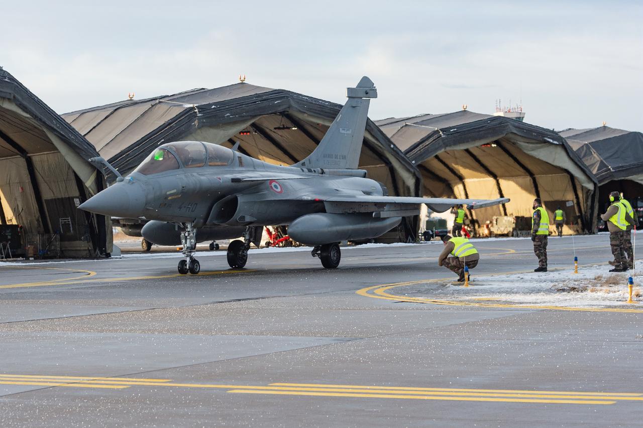 法国空天军宣布，自3月28日起，将派遣4架“阵风”战斗机部署至立陶宛。