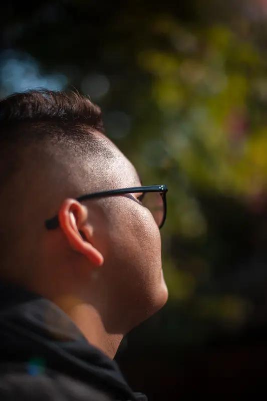 大家给我当参谋：几十年毫无任何音讯和联系的老同学，昨天突然给我打电话说她女儿要出