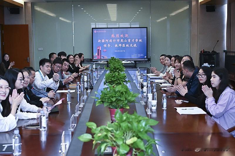 她去新疆支教七年，我找到学校，校长说：人四年前就走了

俗话说得好，夫妻本是同林