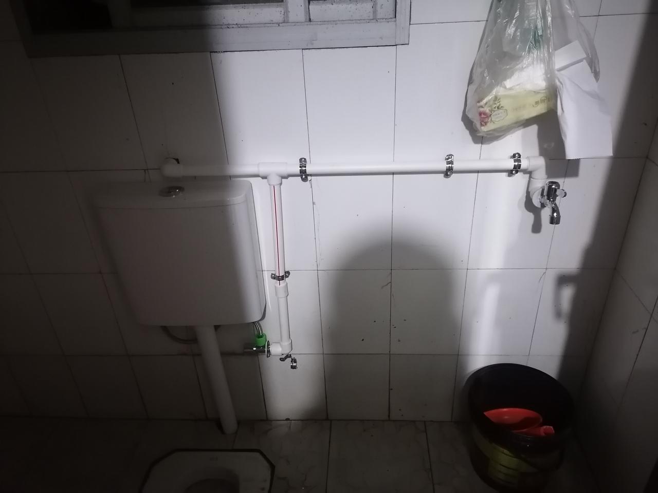 大家好，我是水电工星仔，村上搞自来水，220一天给邻居改水，水井换自来水，以前的