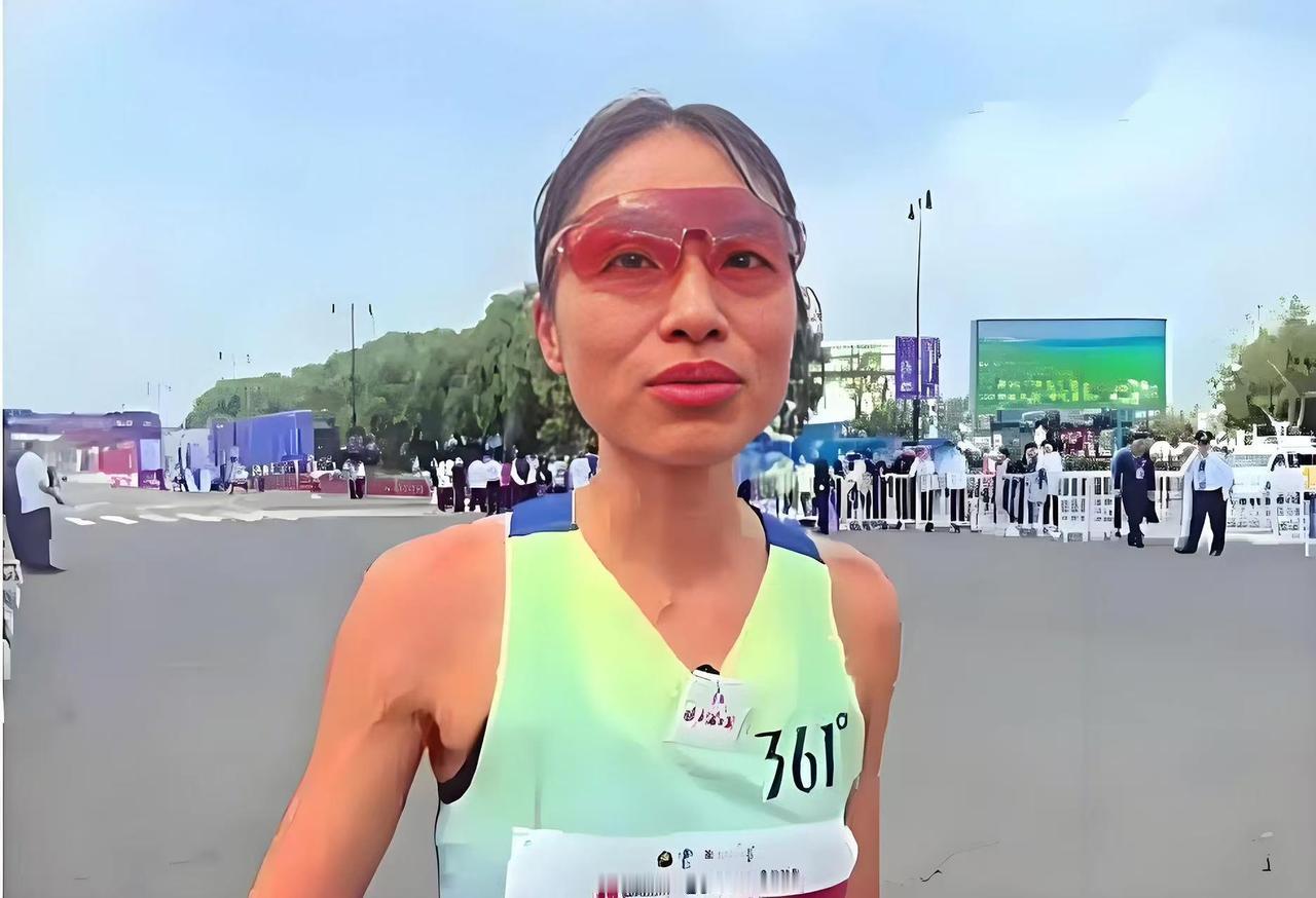 这护士还是太把职场想简单了。
​你调休去跑马，又是拿名次又是拿奖金，回单位光嘴上