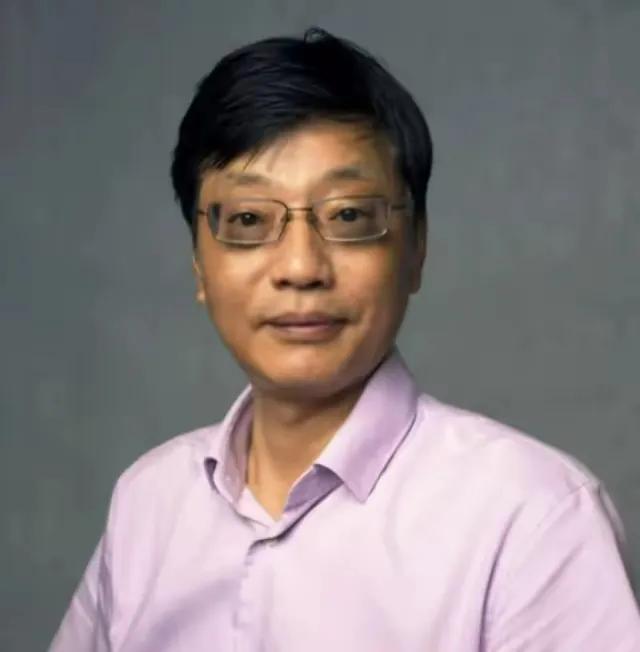 还记得在全国高校马院群发不雅照片的东南大学首席专家袁久红院长吗？他似乎并没有被封