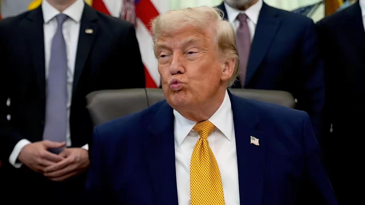 美国就这样明目张胆的开始给格陵兰岛运送石油设备，关键是人家格陵兰岛根本就没同意。