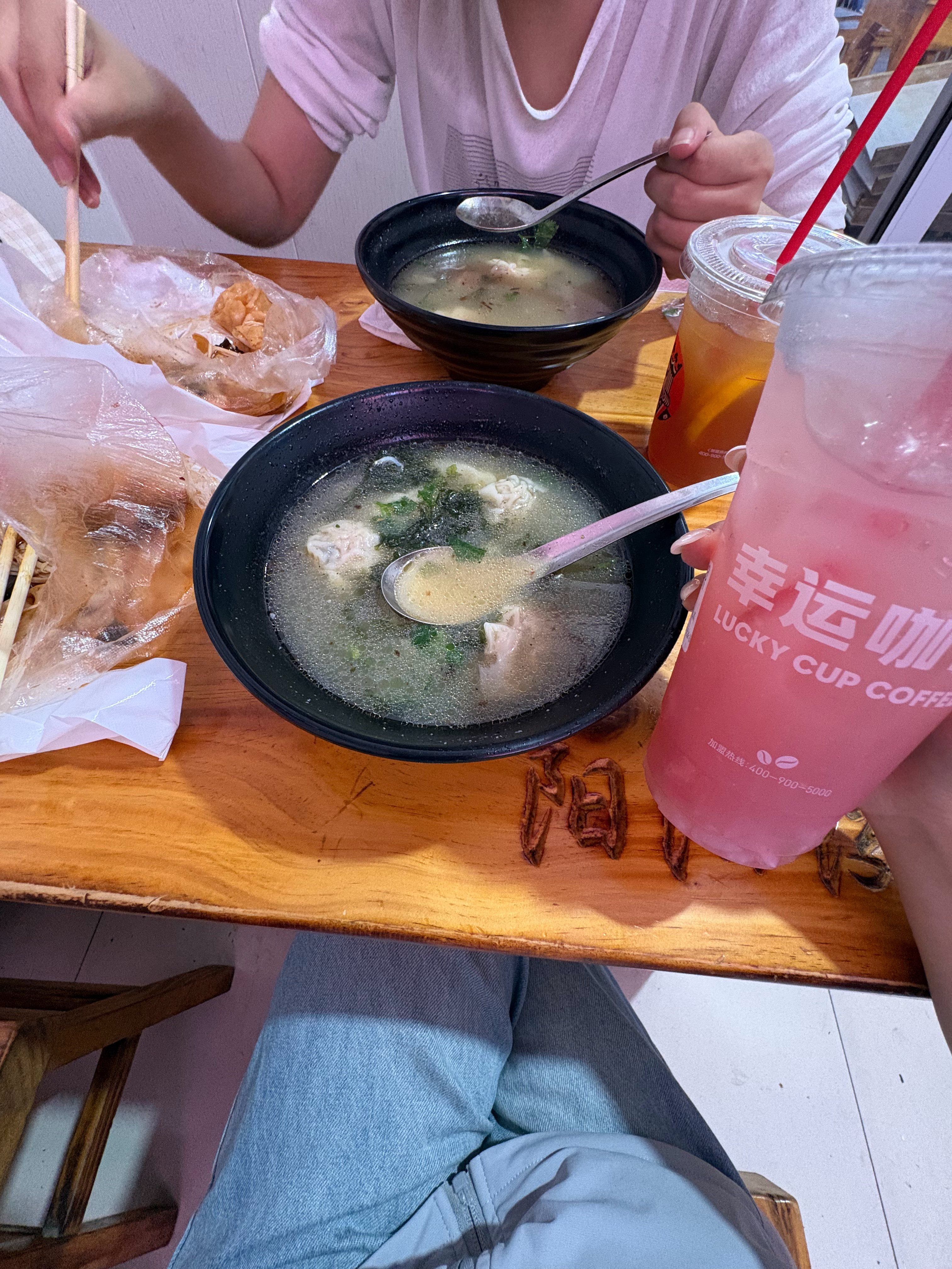 皮蛋馄饨我真是爱昏头了！！！把卤货店开在旁边完全吃美了
