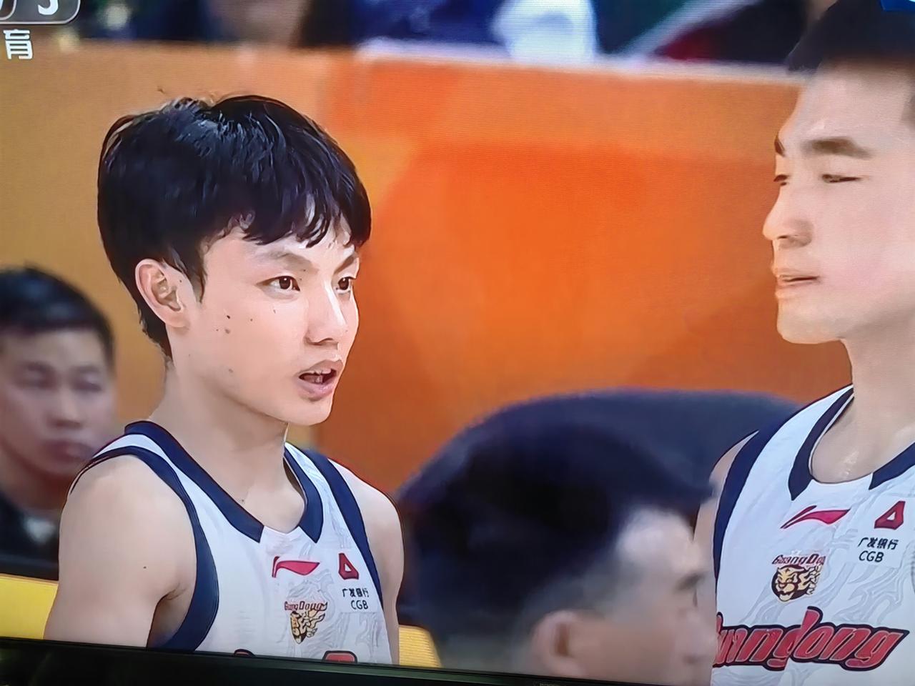 12月28日晚这场广东队和山西汾酒男篮的比赛太精彩了！广东队最终以95比89拿下
