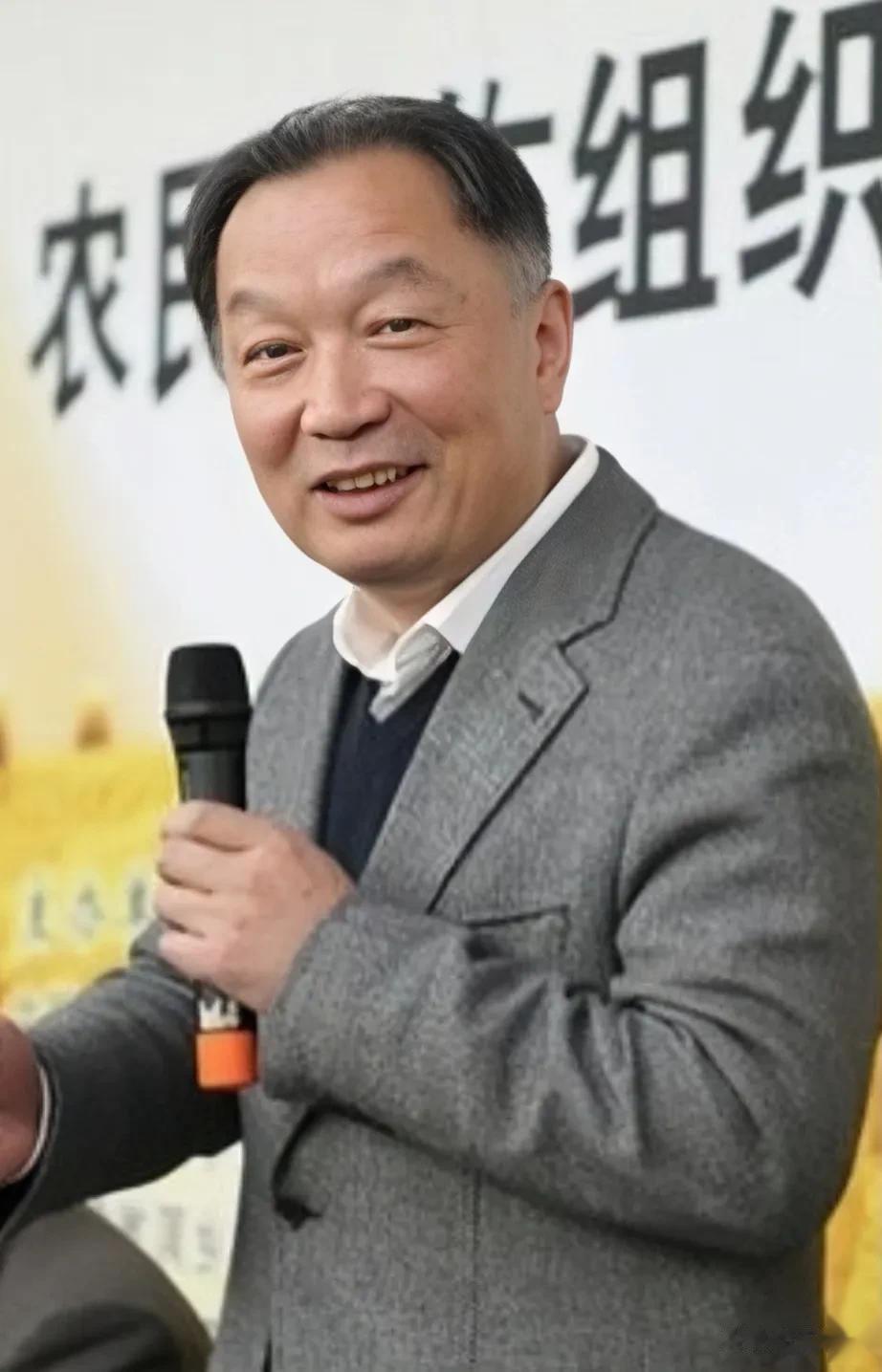 温铁军说:农村养点鸡，养个猪，有什么不好呢，可是有人以环保为名，就是不让散养，结