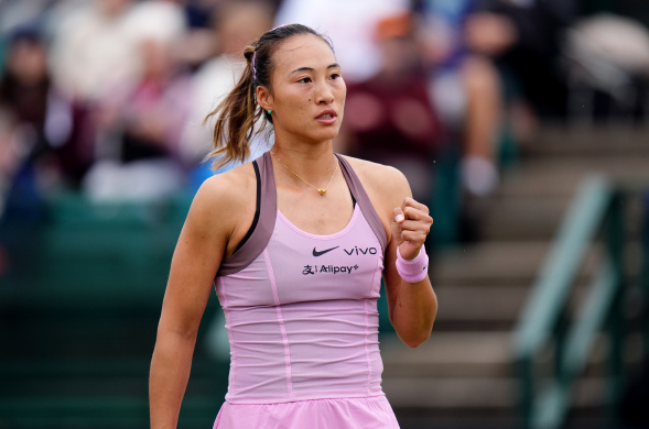 郑钦文2-1险胜谢拉，晋级WTA巴特洪堡站女单16强