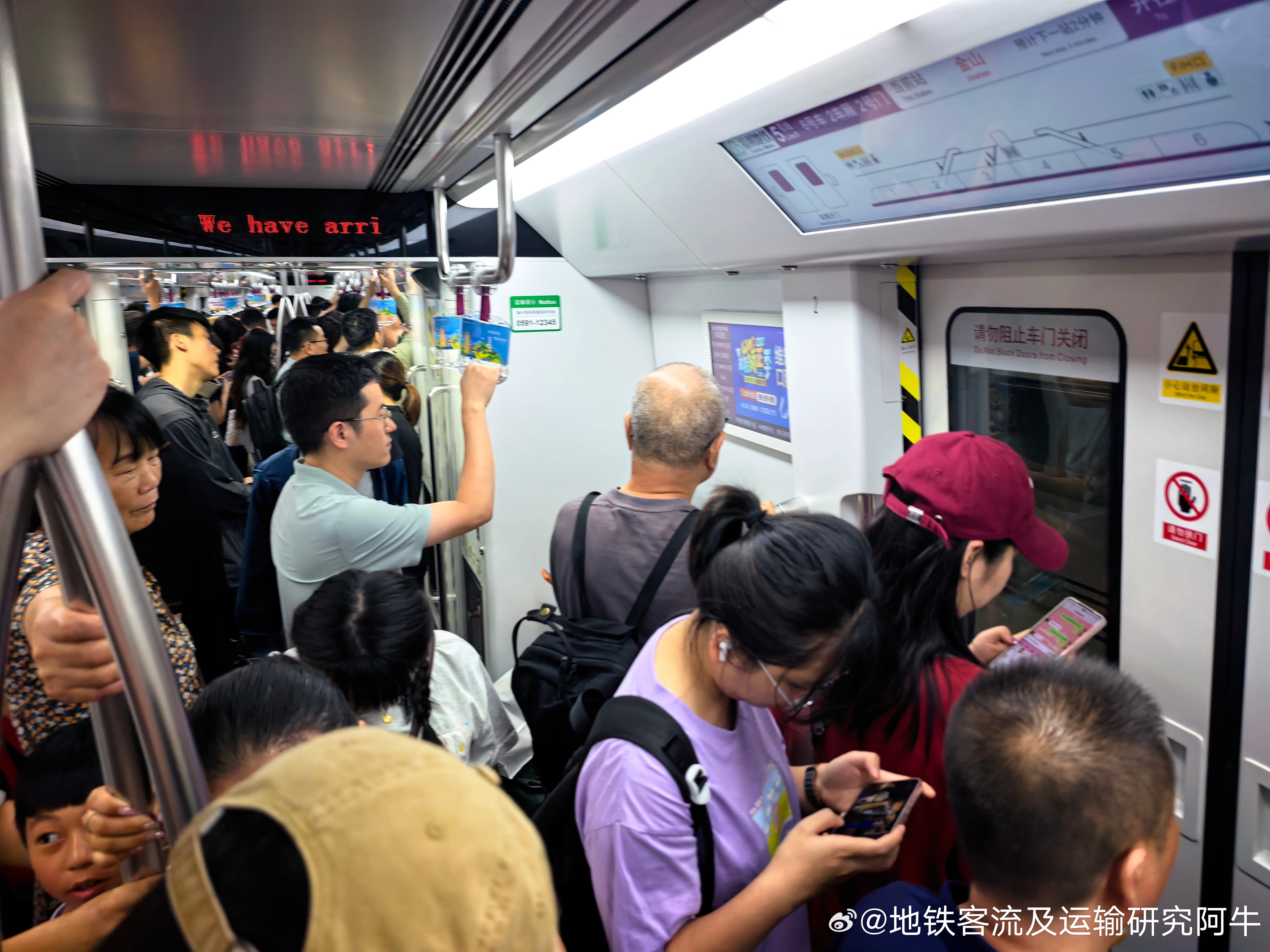 福州地铁投稿，今日（2026-07-23，周四，晴天，34℃）福州地铁晚高峰情况