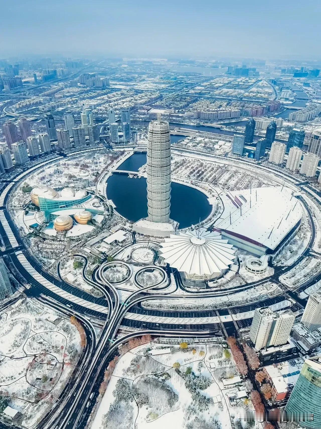 郑州迎来了第一场雪，
瑞雪眺丰年！