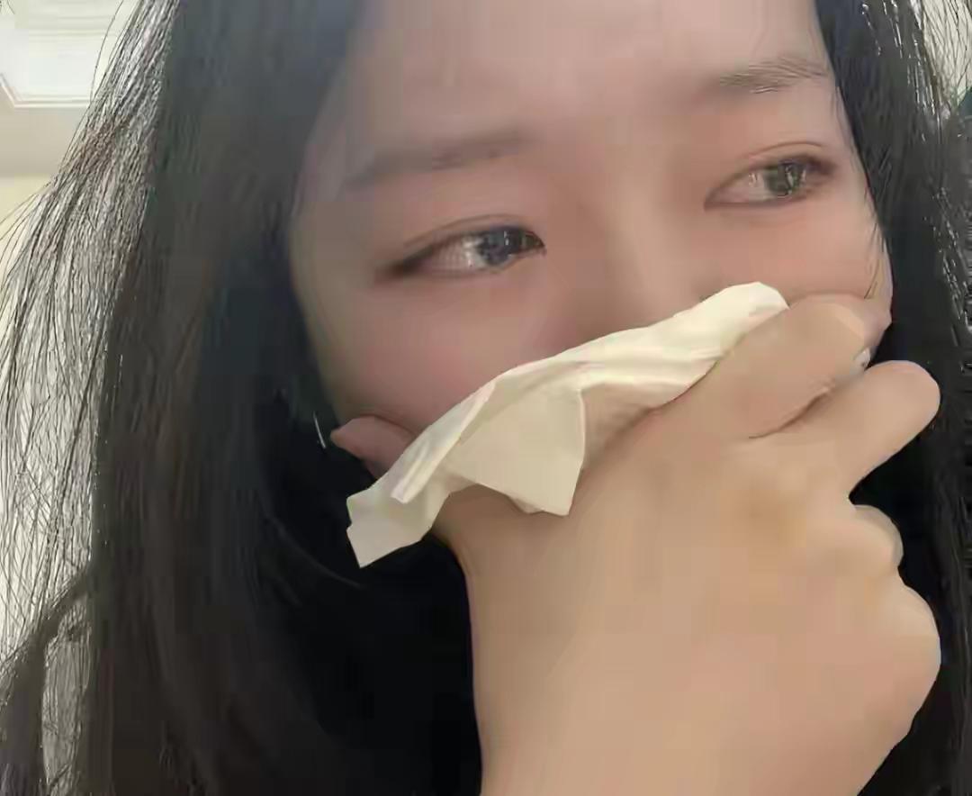 女大学生哭诉自己投错了胎，问父母要生活费，还被出了各种各样的规定，需要遵守每个月