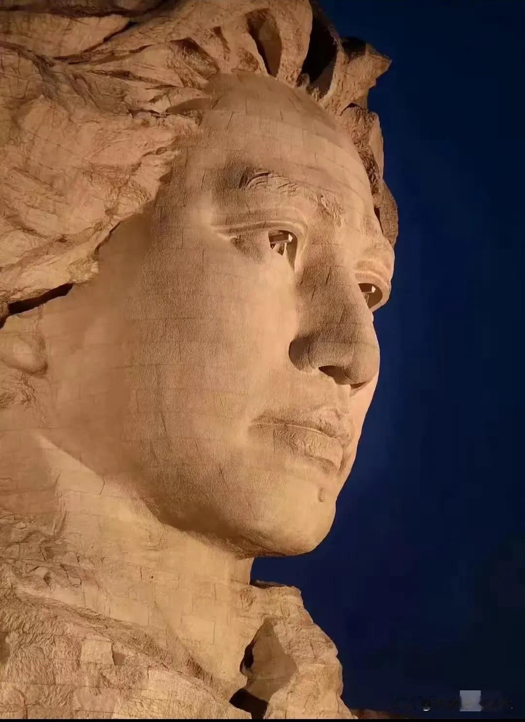 毛主席的雕像原来是这样设计的啊！
怪不得看起来炯炯有神的!

这就是所谓的目光如