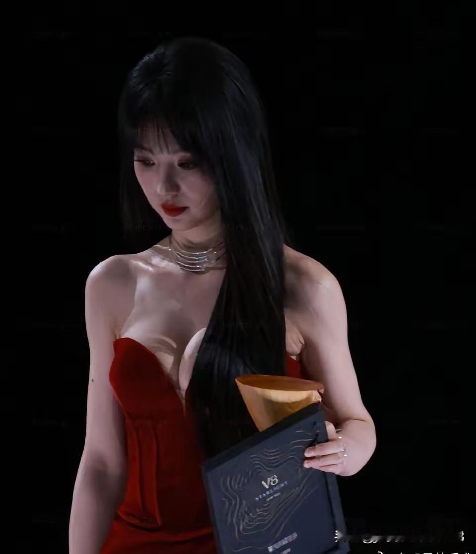 娱乐圈里面的未解之谜——女明星的身体！
平时看着不"显力露水"的，关键时刻真是"