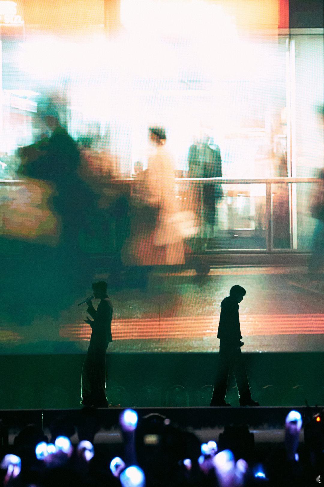 林宥嘉从台北背电话机到声生不息 林宥嘉可太讲究仪式感啦，居然从台北背着电话机到《