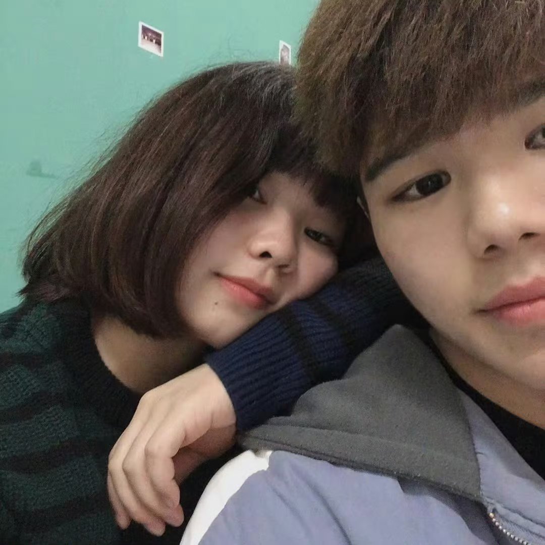 从杠铃到钻戒，都是稳稳的幸福。 刘焕华414公斤夺魁，向相恋6年女友求婚，“大湾